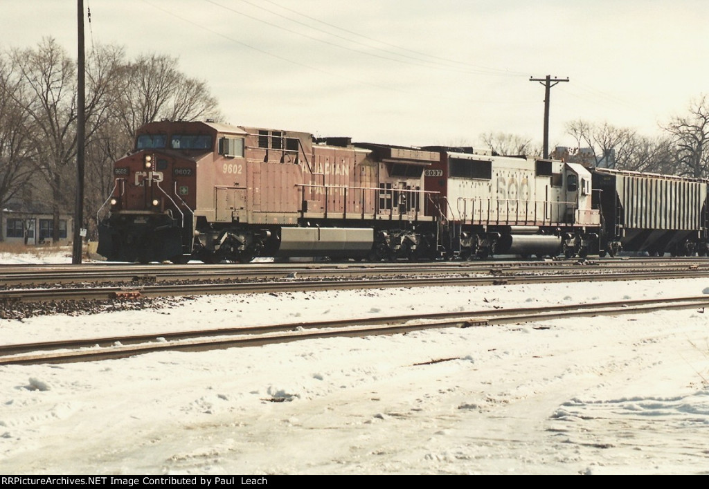 Grain train rolls west through the crossovers